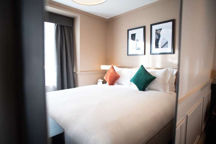 Room 6 of 72