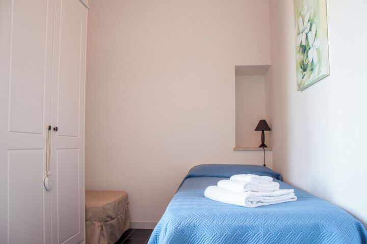 Room 10 of 49
