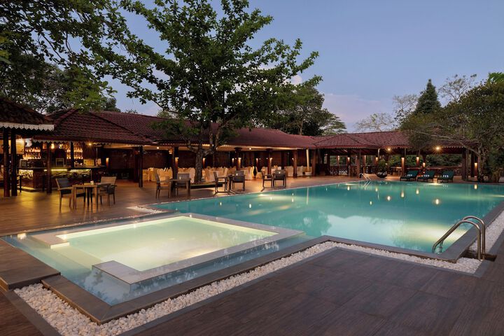 Hotel with Pool