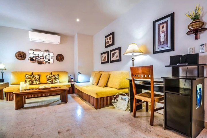 Charming 1 BR Between 5th Avenue and the Beach