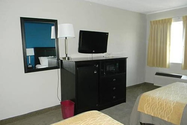Room 6 of 38