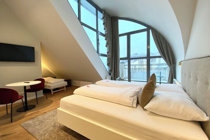 Room 15 of 28