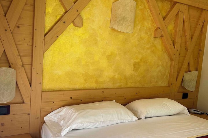 Room 11 of 21