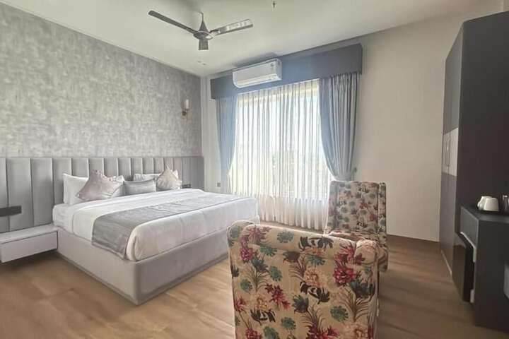 Room 6 of 22