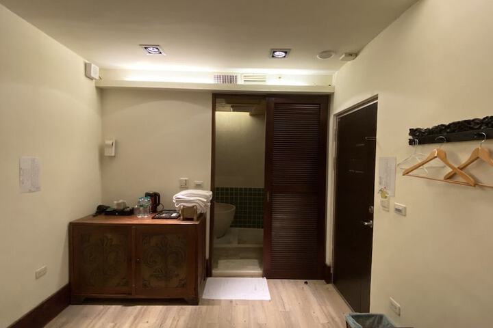 Room 9 of 24