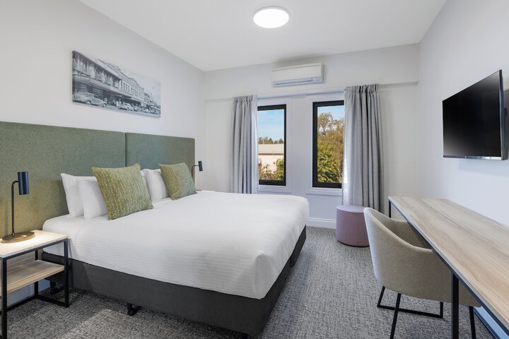 Room 9 of 27