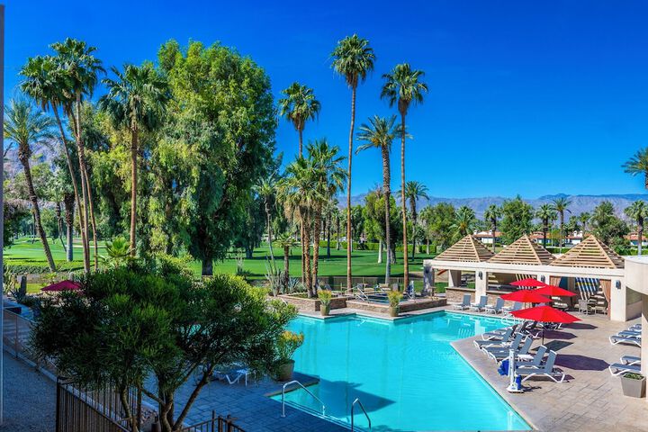 Hotel Pool