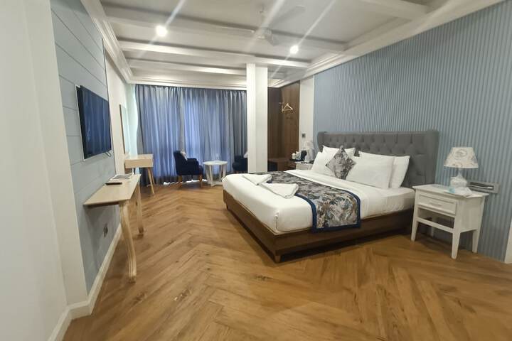 Room 37 of 53