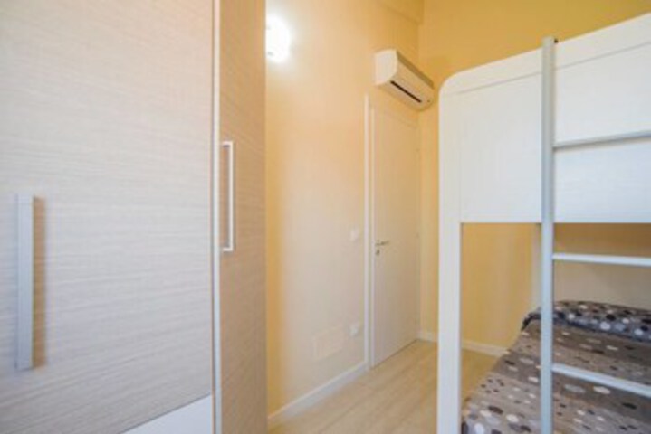 Room 30 of 44