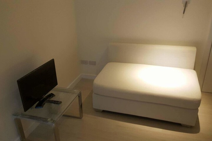 Room 6 of 13