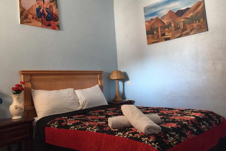 Room 2 of 65