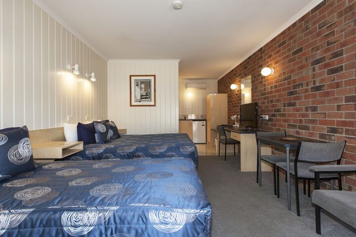 Room 12 of 37