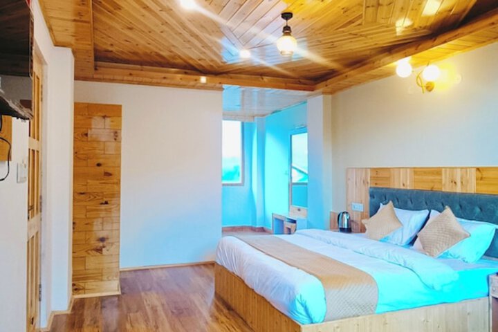 Room 9 of 15