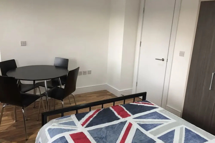 Room 4 of 11