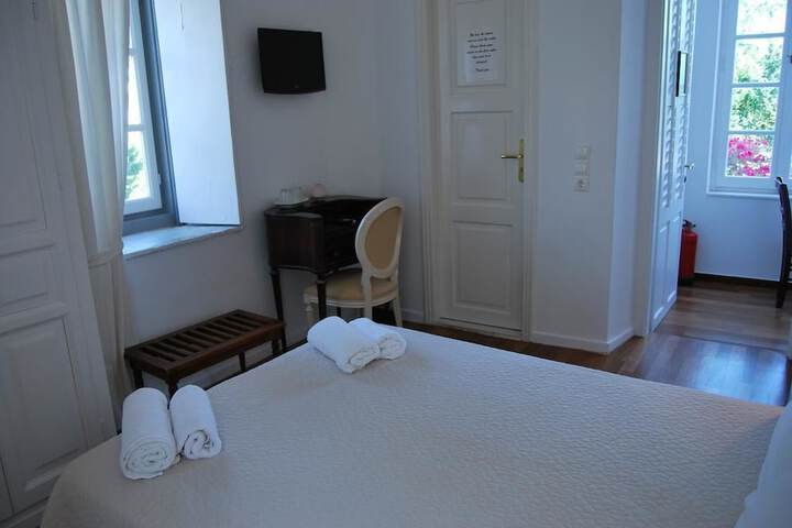 Room 33 of 91