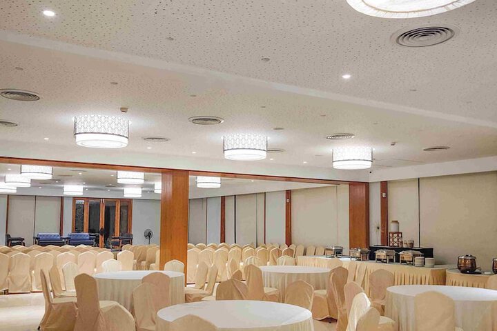 Ballroom/Hall 14 of 18