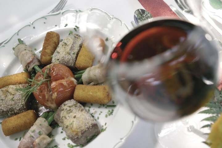 Dining 35 of 54