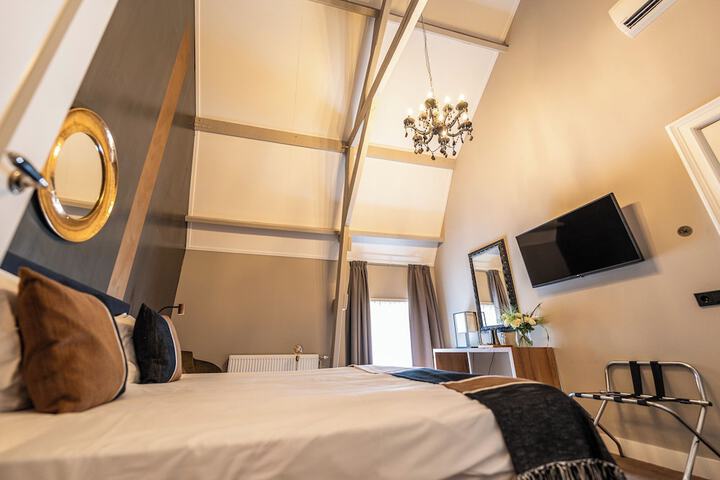Room 21 of 34
