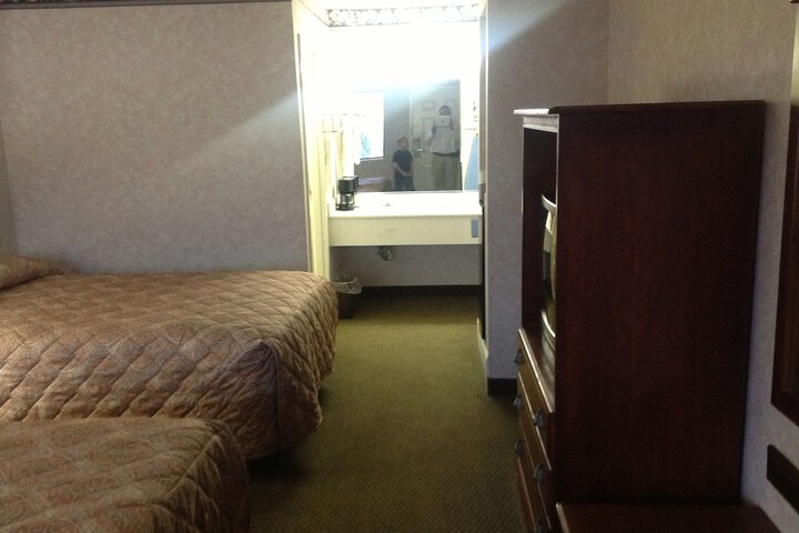 Room 10 of 36