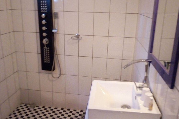 Room 14 of 20