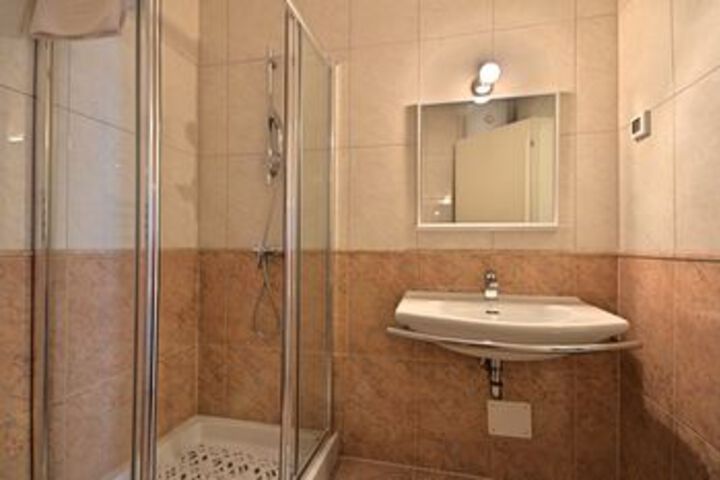 Room 3 of 21