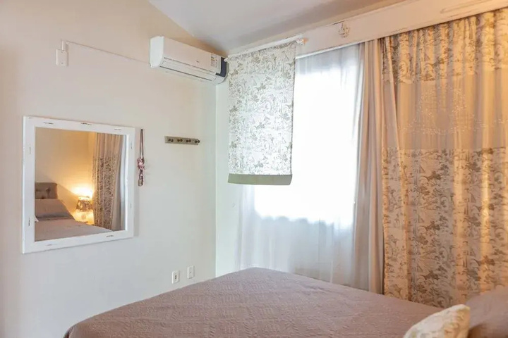 Room 4 of 17