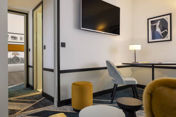 Room 44 of 86