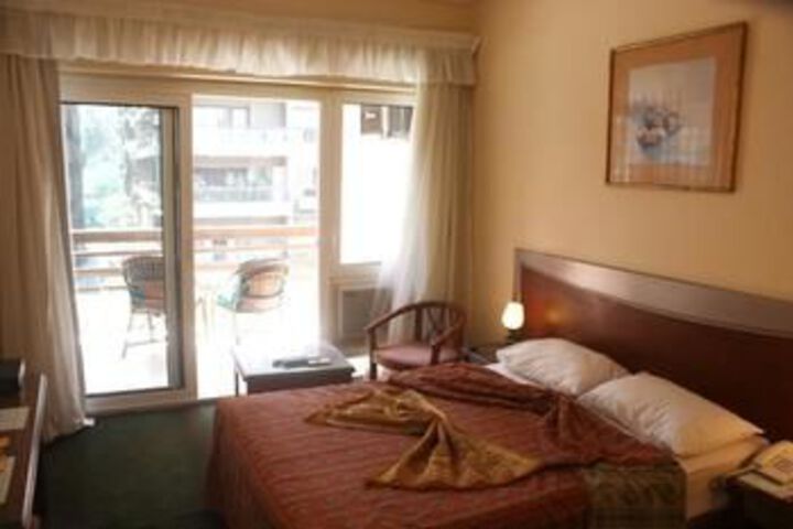 Room 8 of 25