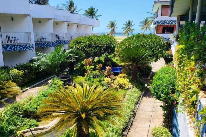 Hotel Exterior 20 of 24