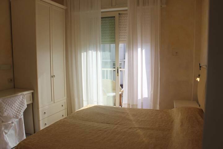 Room 10 of 50