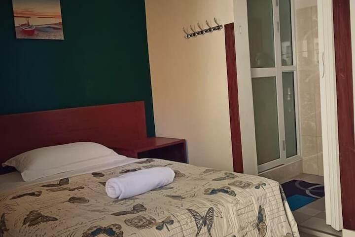 Room 5 of 17