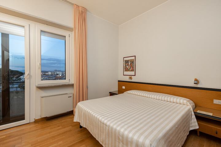 Room 12 of 31