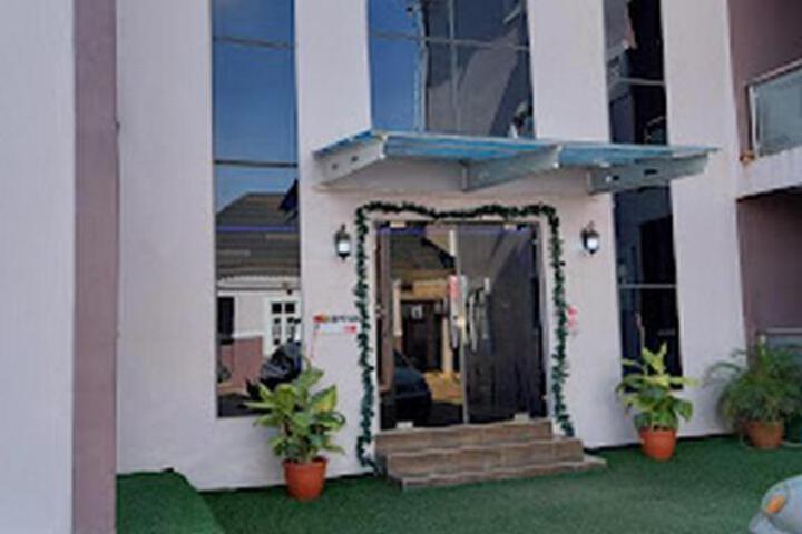 Crimson Suite Hotel