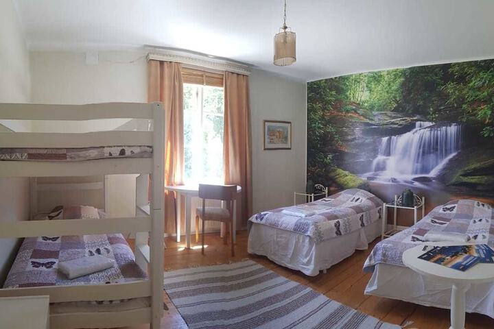 Room 3 of 68