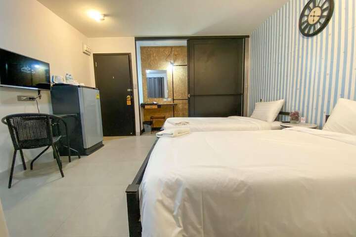 Room 17 of 40