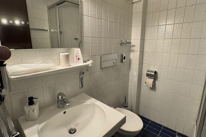 Room 14 of 15