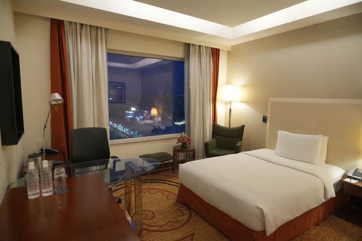 Room 9 of 73