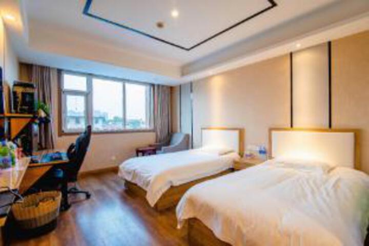 Room 8 of 9