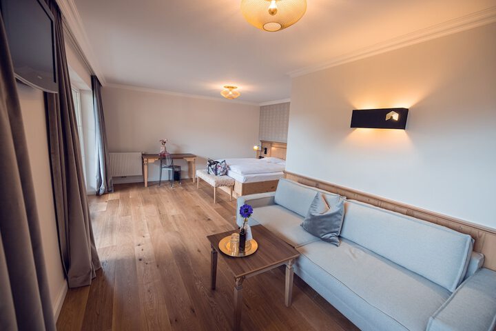 Room 16 of 120