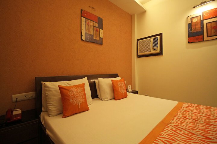 Room 13 of 16