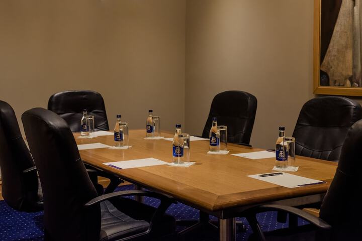 Business Center 46 of 48