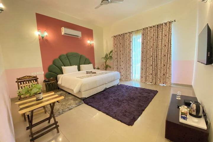 Room 25 of 132