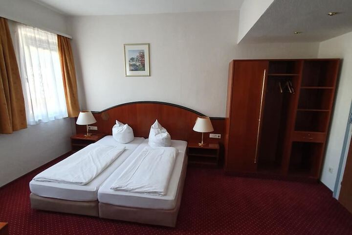 Room 5 of 34