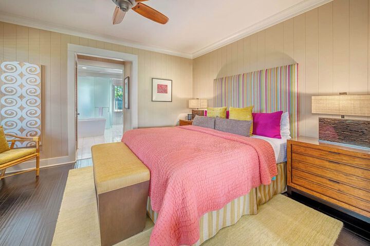 Room 43 of 546