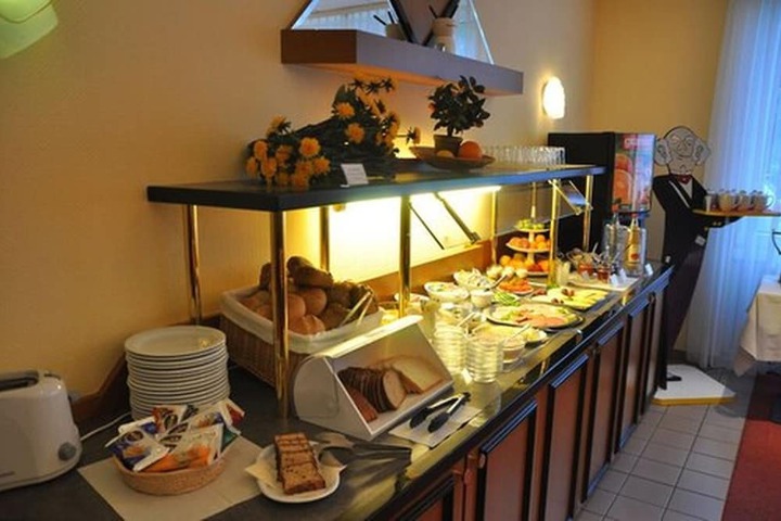 Breakfast/Coffee Service 46 of 68