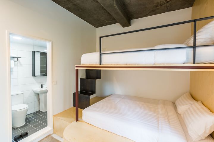 Room 21 of 90