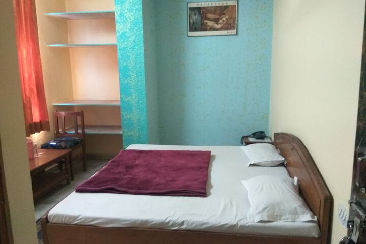 Room 13 of 36