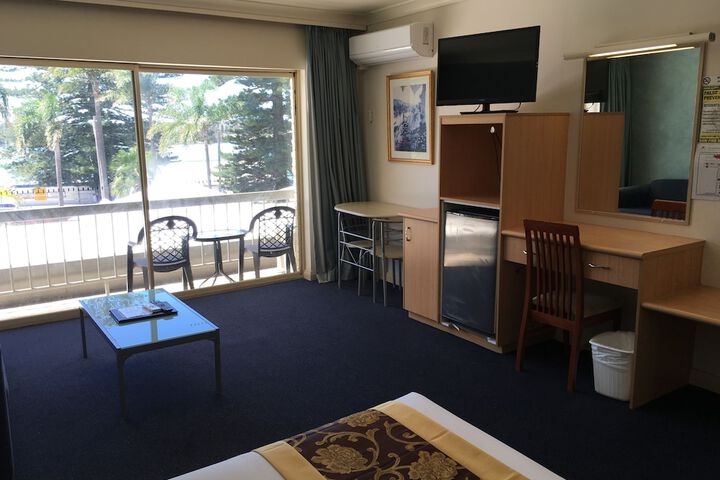 Room 14 of 27
