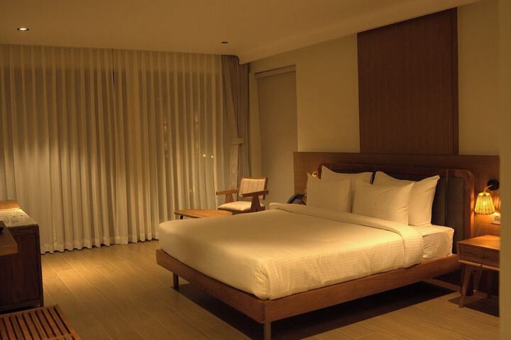 Room 8 of 13