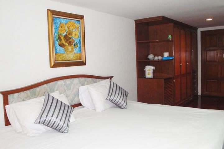 Room 68 of 195